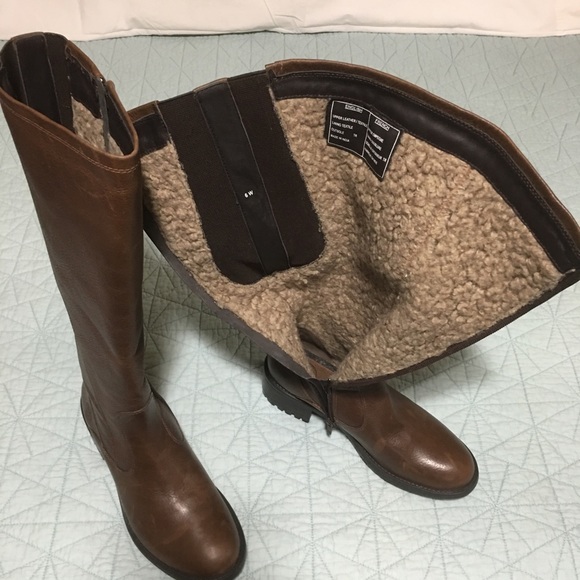 Shoes - Picture 2 of 2